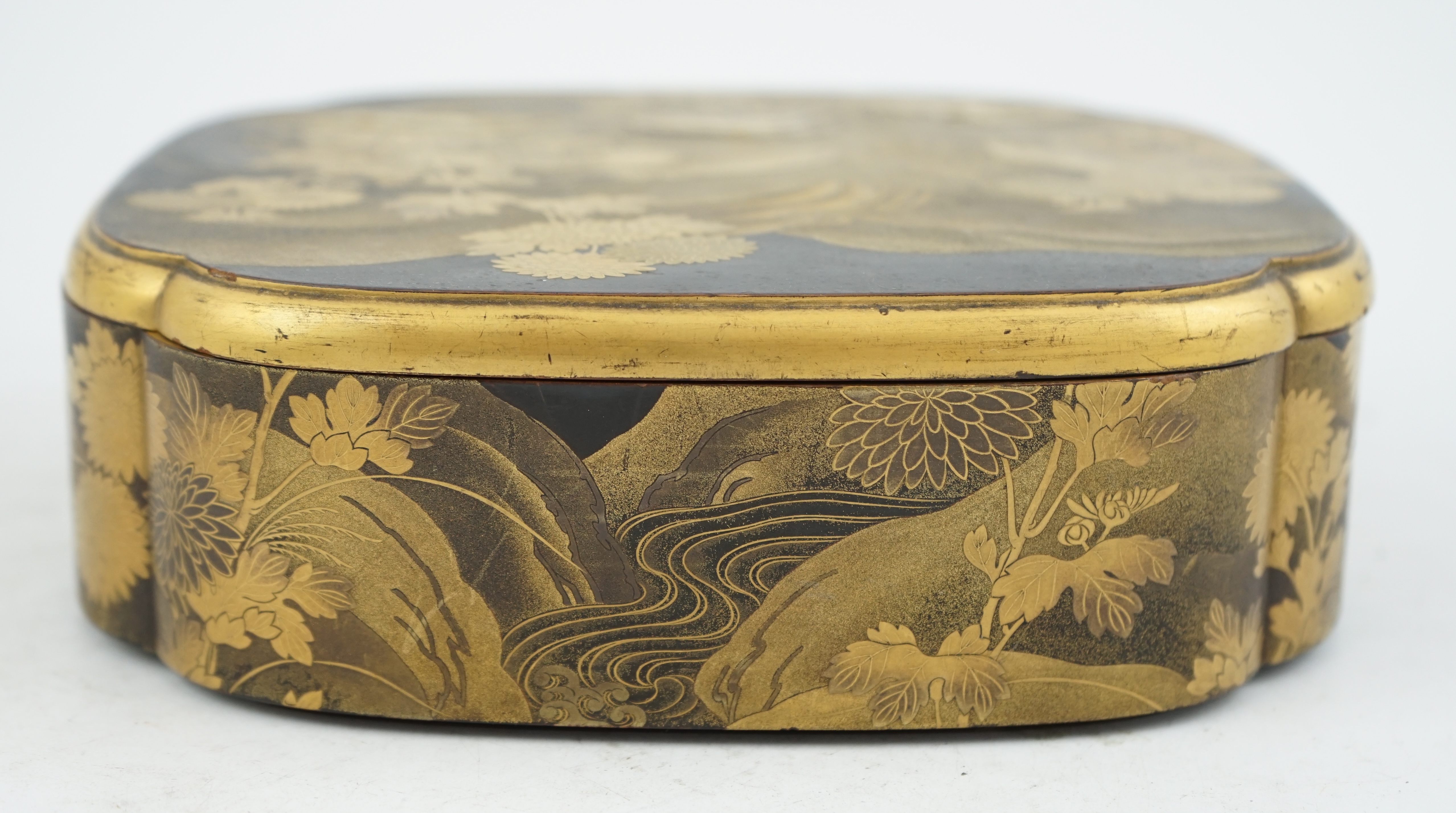 CORRECTION ONE SECTION FROM A STACKING BOX A Japanese gold lacquer kobako (box and cover), 19th century